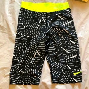 Nike crops size m